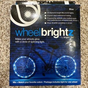 NWT Wheel Britz blue bike lights